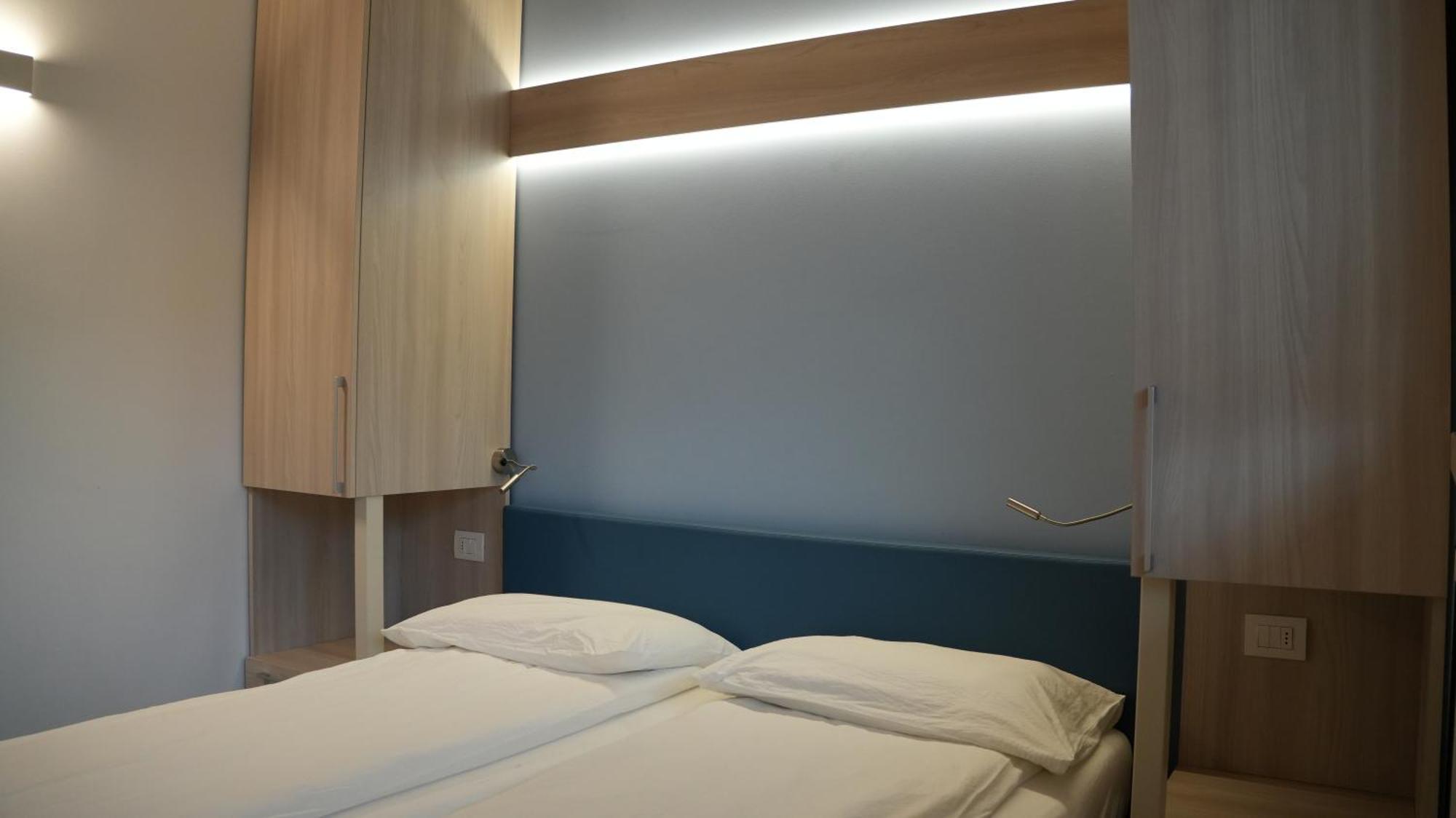 ريفا ديل غاردا Casa Maria Apartments الغرفة الصورة