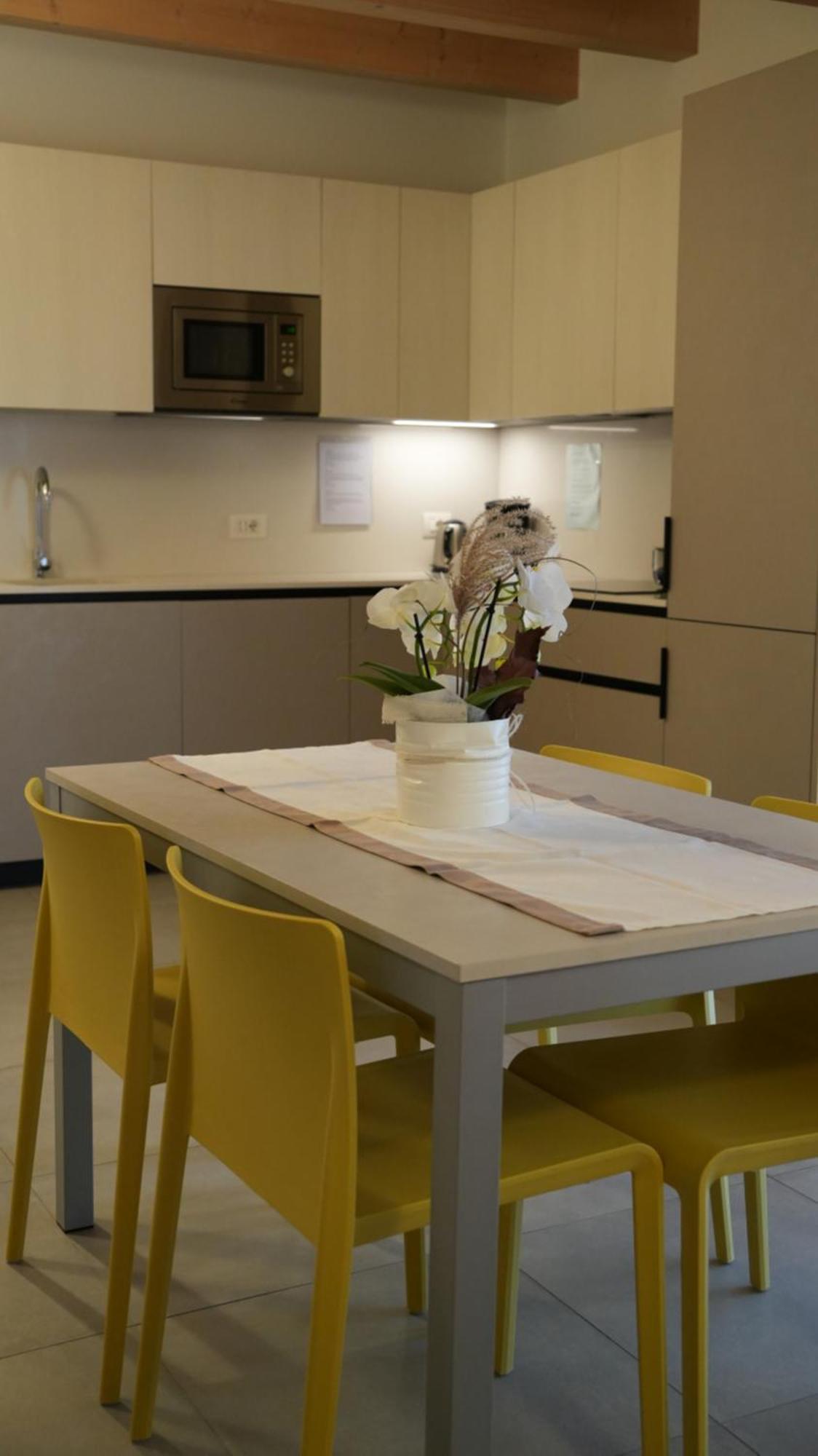 ريفا ديل غاردا Casa Maria Apartments الغرفة الصورة