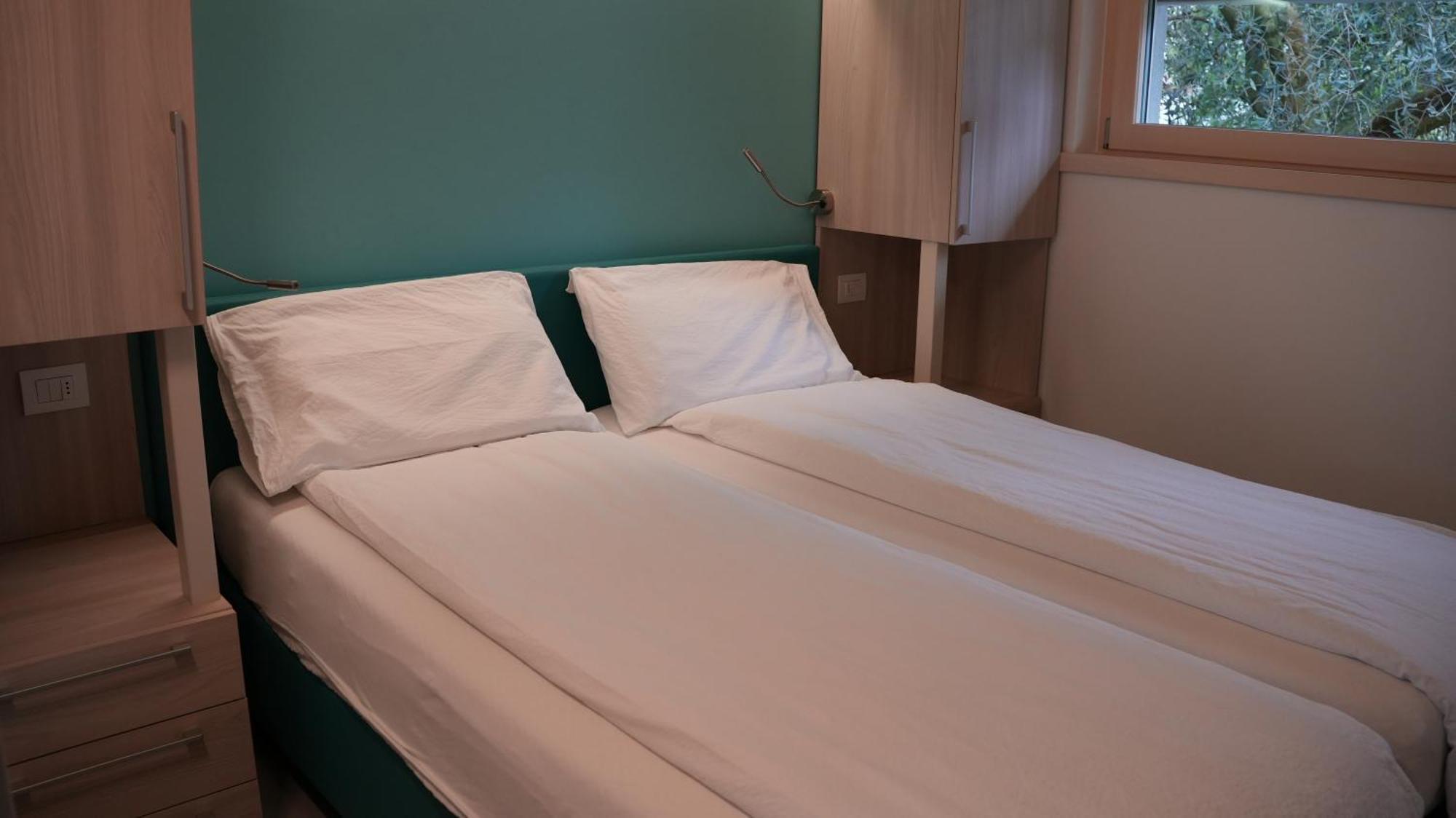 ريفا ديل غاردا Casa Maria Apartments الغرفة الصورة