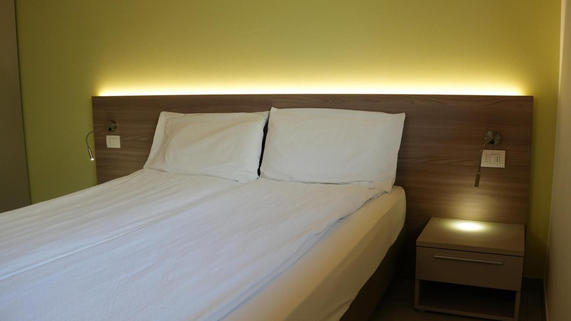 ريفا ديل غاردا Casa Maria Apartments الغرفة الصورة